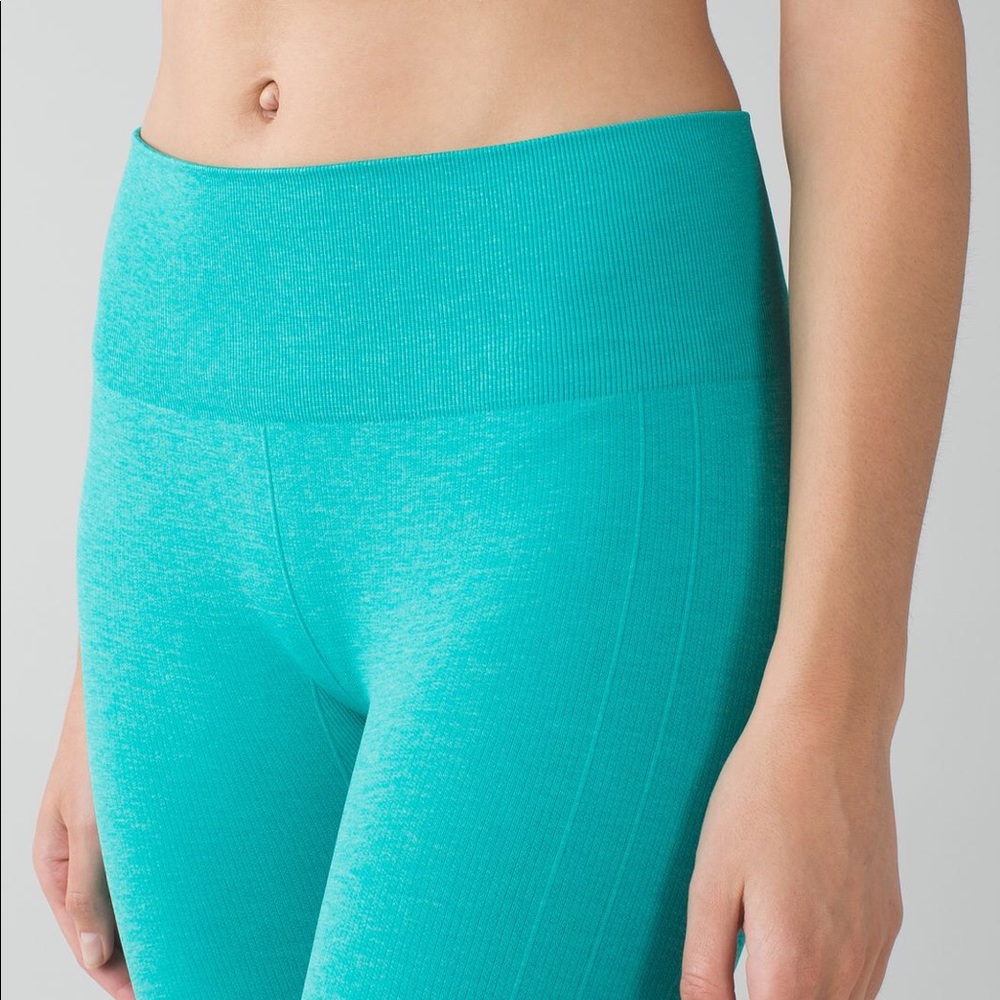 Lululemon In the Flow Crops